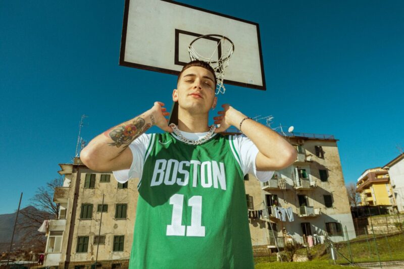 Sheng giovane talentuoso artista cresciuto a pane e Hip Hop Sheng giovane talentuoso artista cresciuto a pane e Hip Hop